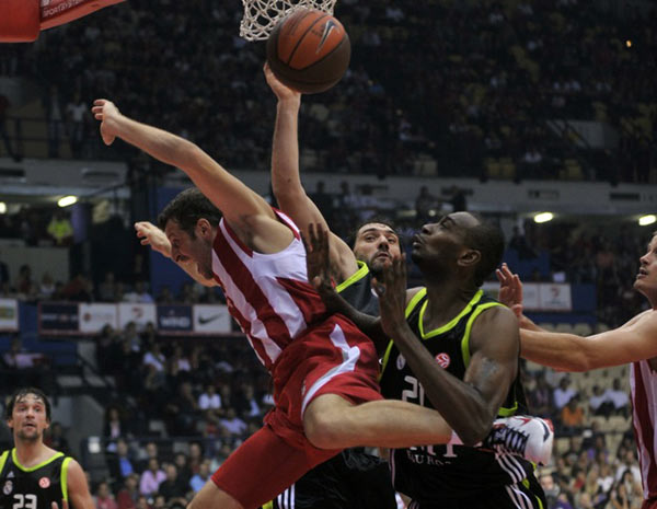 斯帕莱蒂：对球队整体表现很满意；DV9带伤出战表现出了责任感（斯帕莱蒂满意全队发挥，赞DV9带伤上阵尽显担当）