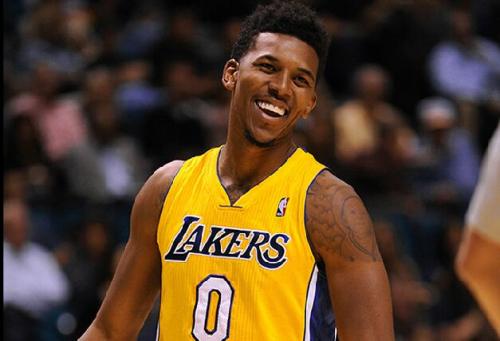 记者：拜仁对霍村前锋阿斯拉尼兴趣愈发明确，已开始相关接触（记者：拜仁对霍芬海姆前锋阿斯拉尼的兴趣愈加明确，已启动接触）