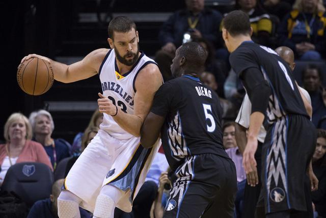 巴萨前高管：皇马就像校霸，只敢狂扁小朋友，碰到强的就缩了（巴萨前高管：皇马如校园霸凌者，欺弱避强）