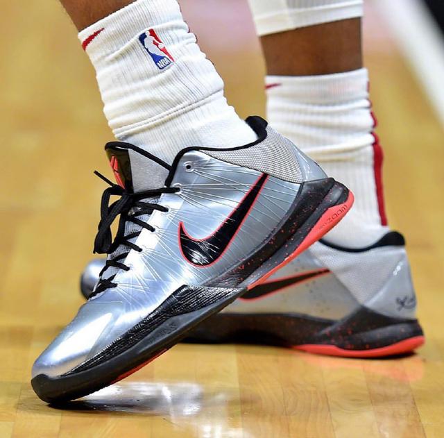 意媒：冈萨雷斯距离被马竞3200万买断还差12场西甲比赛（意媒：冈萨雷斯再踢12场西甲将触发马竞3200万买断条款）