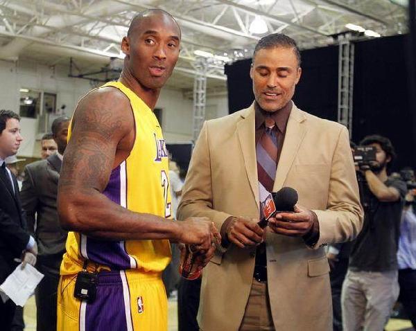 前利物浦后卫马蒂普退役后首亮相，现身沙尔克04广告（马蒂普退役后首露面，出演沙尔克04广告）