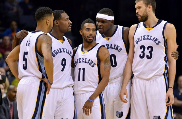 🎮HLE 1-0 T1：Peyz天肥卢锡安无力回天，HLE首局先下一城（🎮HLE先拔头筹1-0 T1：Peyz卢锡安再肥难救主，首局HLE收下胜利）